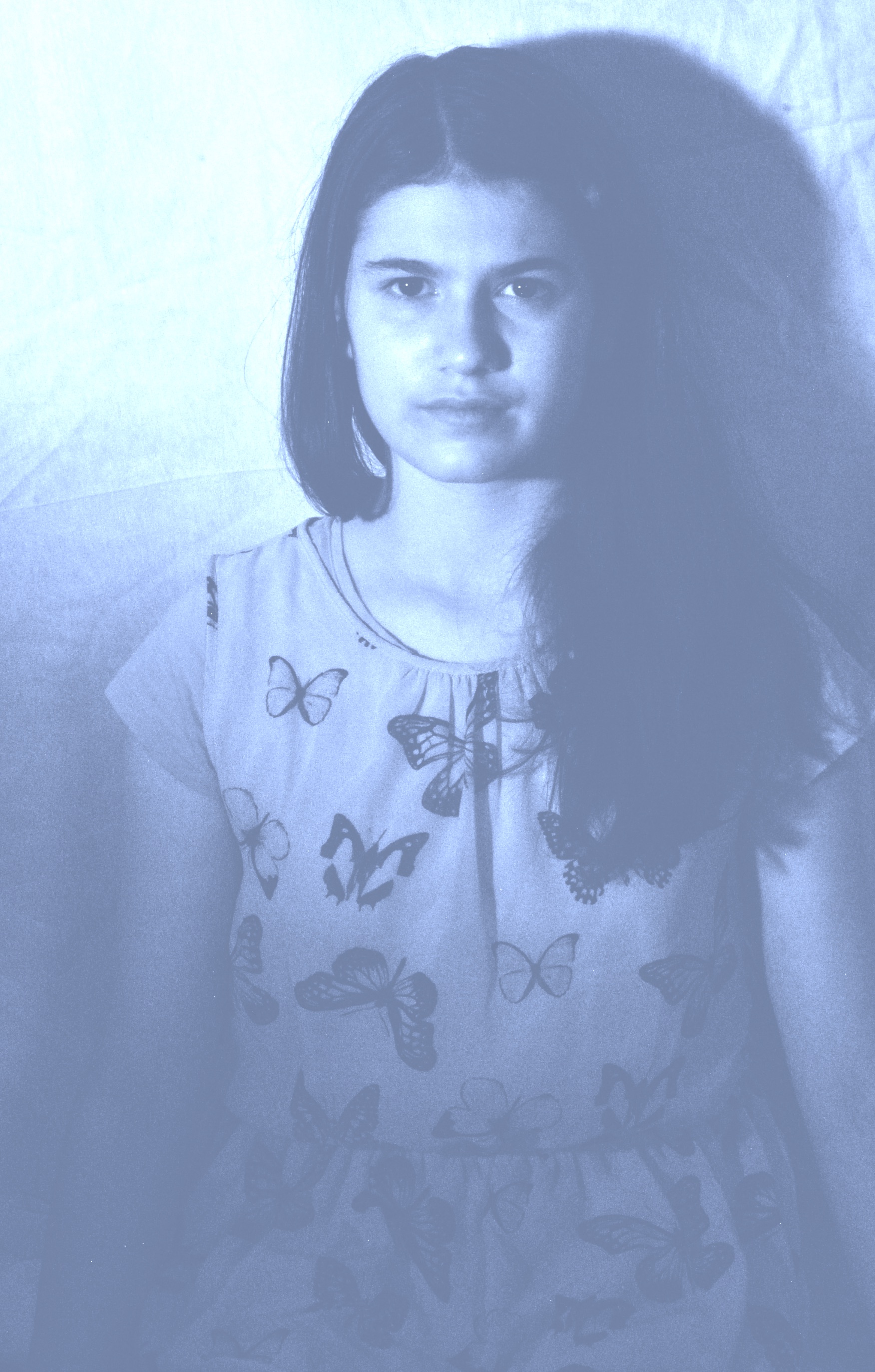 portrait-YAEL-blue