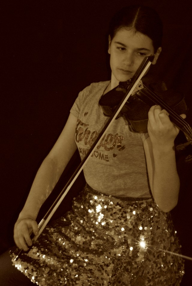 YAEL-VIOLIN-sepia